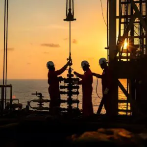 Completion fluid circulation at wellsite