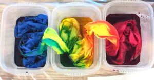 Fabric dyeing with uniform color result